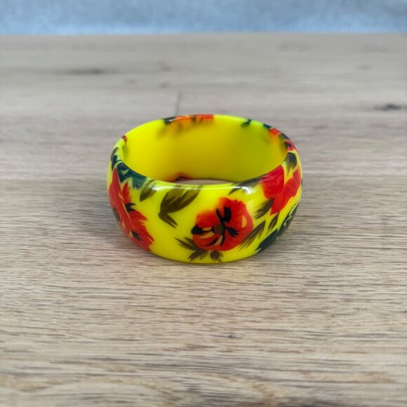 Vintage Laminated Lucite Bangle Bracelet Bright Yellow Red Green Floral Chunky - Picture 2 of 8